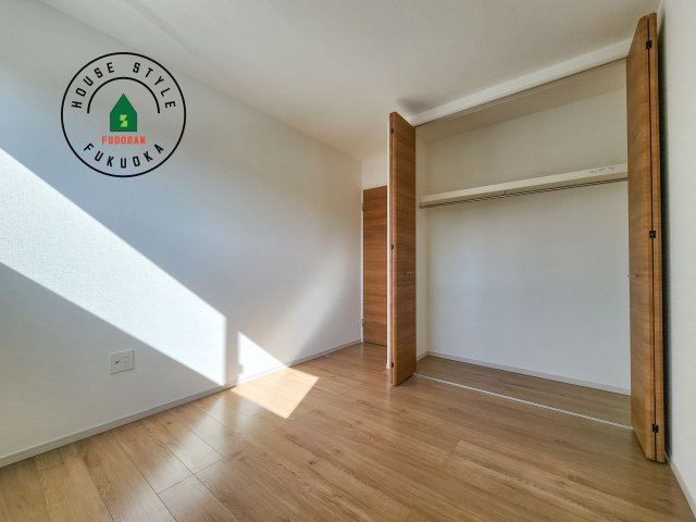 福岡市南区鶴田4丁目第4-3棟（2号棟）の子供部屋|柔らかい陽光が差し込む明るいお部屋を演出する設計。彩光の取れる窓が気持ちの良いお部屋を創り上げます。