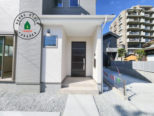 福岡市南区鶴田4丁目第4-3棟（2号棟）の玄関|おでかけの時も帰った時も、「我が家」を最初に感じでもらえる素敵な空間に。