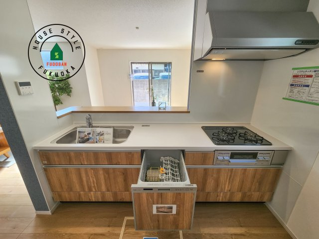 福岡市南区鶴田4丁目第4-3棟（2号棟）のキッチン|キッチン。グリル・食器洗い乾燥機・浄水器も完備。