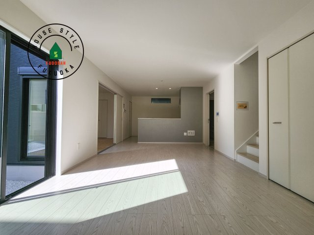 福岡市南区鶴田4丁目第4-3棟（3号棟）の居間・リビング|ご家族を近くに感じられる対面キッチンのLDK。会話もはずみそうですね。