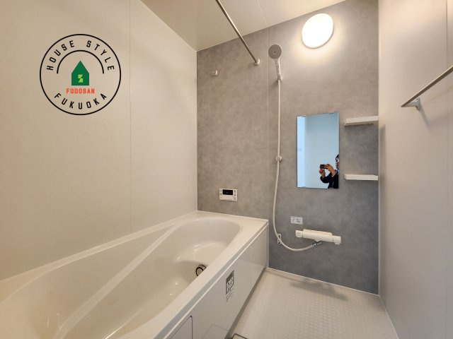 福岡市南区桧原5丁目第1-4棟（2号棟）の内観：施工例|1日の疲れを癒してくれる広々バスルーム。雨の日のお洗濯にも大活躍な浴室乾燥機付です！