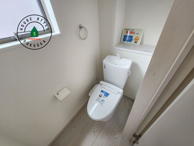 福岡市南区桧原5丁目第1-4棟（2号棟）の内観：施工例|温水洗浄便座を完備しております。2ヶ所にトイレがあるのは朝の慌ただしい時間も安心です。