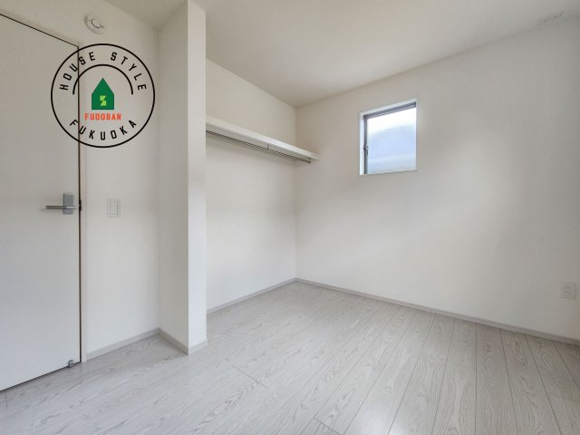 福岡市南区桧原5丁目第1-4棟（2号棟）の内観：施工例|柔らかい陽光が差し込む明るいお部屋を演出する設計。彩光の取れる窓が気持ちの良いお部屋を創り上げます。