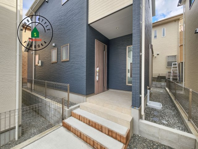 福岡市南区桧原5丁目第1-4棟（2号棟）の外観：施工例|おでかけの時も帰った時も、「我が家」を最初に感じでもらえる素敵な空間に。