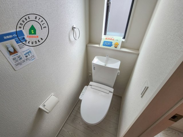 福岡市南区桧原5丁目第1-4棟（3号棟）の内観：施工例|温水洗浄便座を完備しております。2ヶ所にトイレがあるのは朝の慌ただしい時間も安心です。