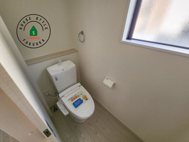 福岡市南区桧原5丁目第1-4棟（4号棟）の内観：施工例|温水洗浄便座を完備しております。2ヶ所にトイレがあるのは朝の慌ただしい時間も安心です。