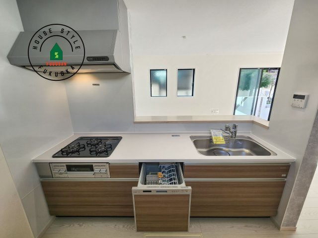 福岡市南区桧原5丁目第1-4棟（4号棟）の内観：施工例|キッチン。グリル・食器洗い乾燥機・浄水器も完備。