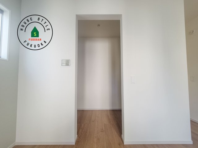 古賀市薦野第1-3棟（1号棟）の収納|洋服や大きな荷物が多い方や人数の多いご家族などは、一般的なクローゼットよりもウォークインクローゼットのほうが使い勝手が良いです。