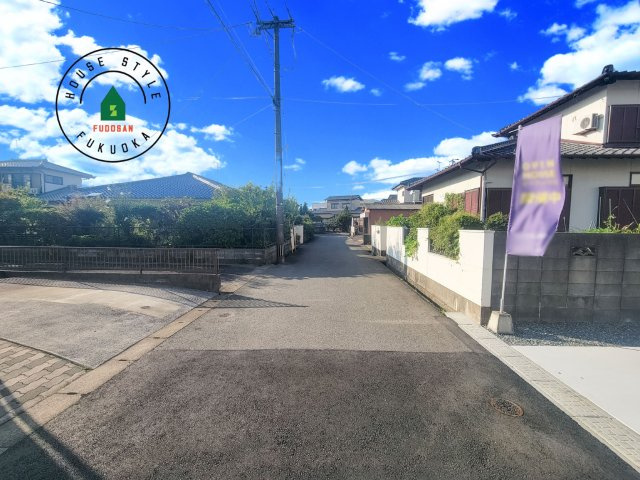 古賀市薦野第1-3棟（1号棟）の前面道路含む現地写真|前面道路です。