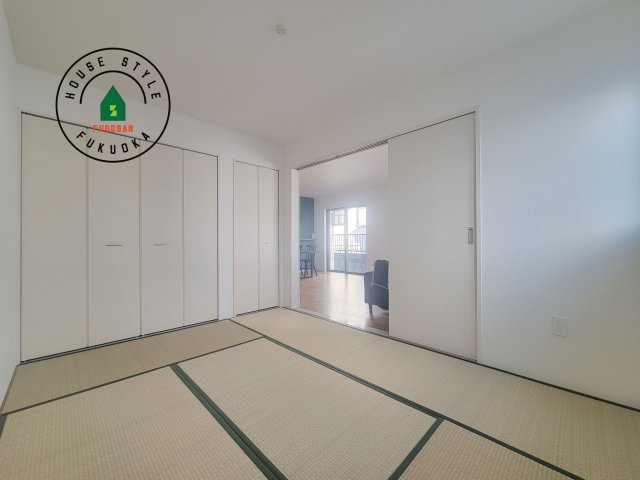 古賀市薦野第1-3棟（1号棟）の和室|和室を上手に活用すると暮らし方の幅が広がります。例えば普段は開け放して、子供の小さいうちはお昼寝や遊びのスペースに。畳はソフトなので転んでもケガをしにくく安心です