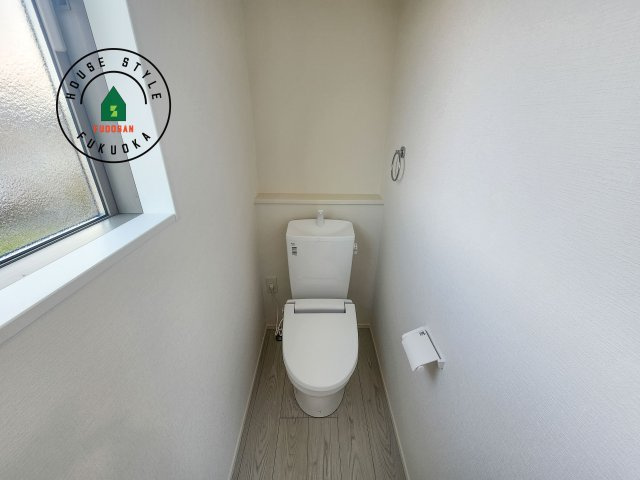 福津市福間南1丁目第3-2棟（2号棟）のトイレ|温水洗浄便座を完備しております。2ヶ所にトイレがあるのは朝の慌ただしい時間も安心です。