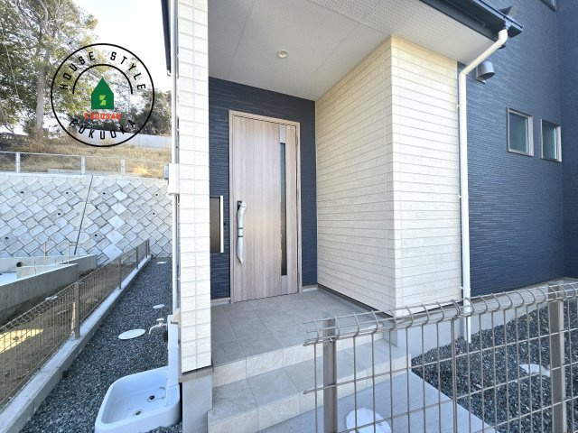 福津市福間南1丁目第3-2棟（2号棟）の玄関|おでかけの時も帰った時も、「我が家」を最初に感じでもらえる素敵な空間に。