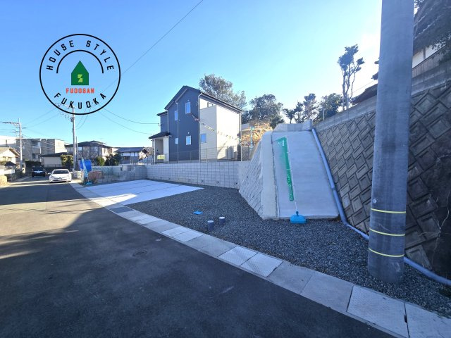 福津市福間南1丁目第3-2棟（2号棟）の前面道路含む現地写真|見学の時間などお気軽にお問い合わせ下さい。