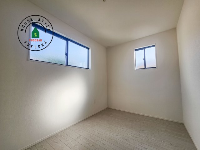 福津市光陽台6丁目第1-1棟（1号棟）の子供部屋|柔らかい陽光が差し込む明るいお部屋を演出する設計。彩光の取れる窓が気持ちの良いお部屋を創り上げます。