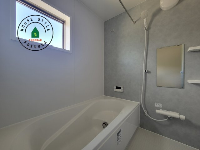 糟屋郡須恵町須恵第20-3棟（1号棟）の浴室|1日の疲れを癒してくれる広々バスルーム。雨の日のお洗濯にも大活躍な浴室乾燥機付です！