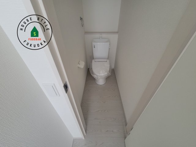 糟屋郡須恵町須恵第20-3棟（1号棟）のトイレ|温水洗浄便座を完備しております。2ヶ所にトイレがあるのは朝の慌ただしい時間も安心です。