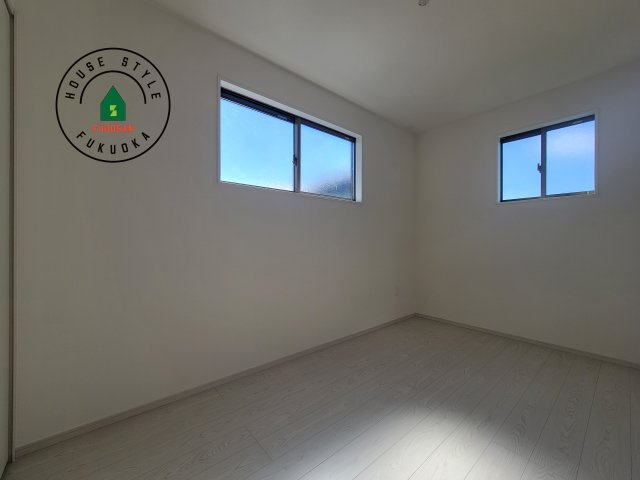 糟屋郡須恵町須恵第20-3棟（1号棟）の子供部屋|柔らかい陽光が差し込む明るいお部屋を演出する設計。彩光の取れる窓が気持ちの良いお部屋を創り上げます。