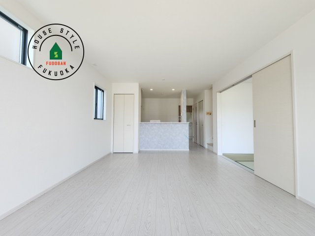 糟屋郡志免町王子3丁目第2-2棟（1号棟）の居間・リビング|ご家族を近くに感じられる対面キッチンのLDK。会話もはずみそうですね。