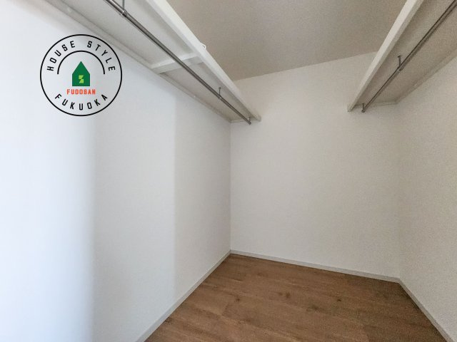 糟屋郡志免町王子3丁目第2-2棟（2号棟）の収納|洋服や大きな荷物が多い方や人数の多いご家族などは、一般的なクローゼットよりもウォークインクローゼットのほうが使い勝手が良いです。