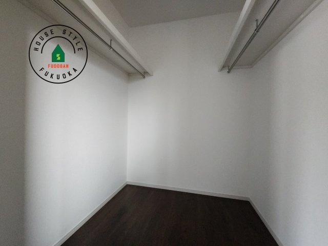 糟屋郡宇美町宇美中央1丁目第3-6棟(1号棟)の内観：施工例|洋服や大きな荷物が多い方や人数の多いご家族などは、一般的なクローゼットよりもウォークインクローゼットのほうが使い勝手が良いです。