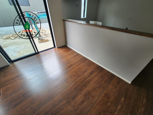 糟屋郡宇美町宇美中央1丁目第3-6棟(1号棟)の内観：施工例|キッチンから立ち込める香りが今日の料理を期待させます。