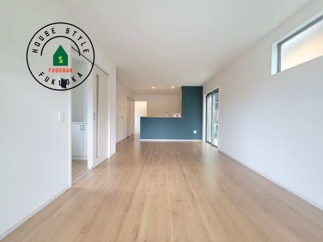 糟屋郡志免町王子4丁目第4-4棟（4号棟）の居間・リビング|キッチンからリビングをしっかり確認できます。家族の笑顔があふれる空間になりそうですね。