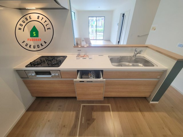 糟屋郡志免町王子4丁目第4-4棟（4号棟）のキッチン|ご家族を近くに感じられる対面キッチンのLDK。会話もはずみそうですね。