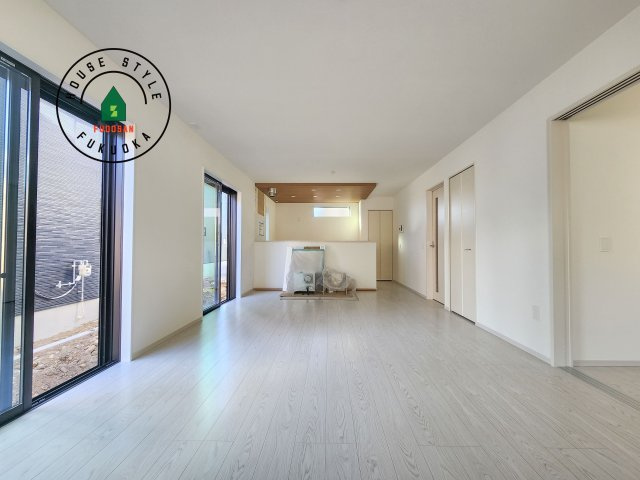 糟屋郡宇美町宇美中央1丁目第3-6棟(2号棟)の居間・リビング|ご家族を近くに感じられる対面キッチンのLDK。会話もはずみそうですね。