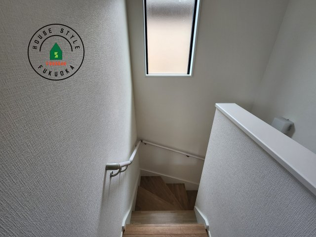 糟屋郡宇美町宇美中央1丁目第3-6棟(4号棟)の内観：施工例|階段からも明るい光が入ります。採光や通風も階段の重要な役割です。