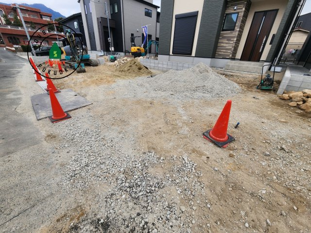 糟屋郡宇美町宇美中央1丁目第3-6棟(4号棟)の駐車場|広々した駐車場になります。3台並列駐車となります。