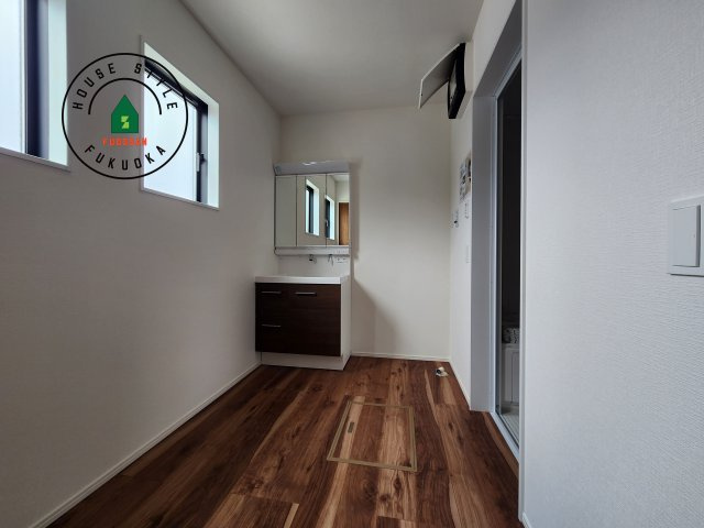 糟屋郡宇美町宇美中央1丁目第3-6棟(5号棟)の内観：施工例|ゆとりの洗面スペースで朝の身支度もスムーズに。暮らしを快適に変えるシャワー付洗面台です！