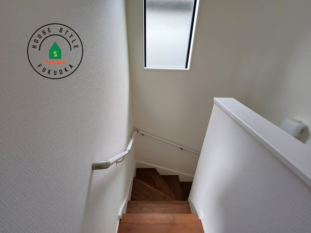 糟屋郡宇美町宇美中央1丁目第3-6棟(5号棟)の内観：施工例|階段からも明るい光が入ります。採光や通風も階段の重要な役割です。