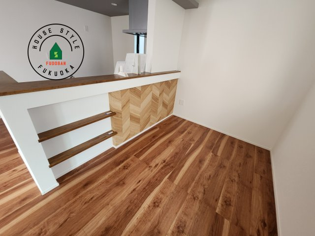 糟屋郡宇美町宇美中央1丁目第3-6棟(5号棟)の内観：施工例|キッチンから立ち込める香りが今日の料理を期待させます。