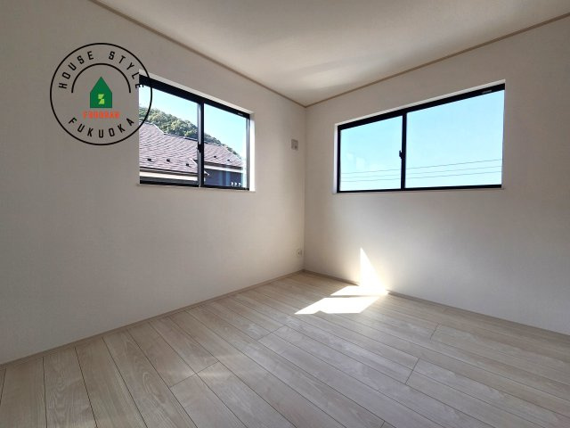 福岡市東区香住ケ丘5丁目第1-6棟（A号棟）の内観：施工例|穏やかな光が差し込む室内には、穏やかな時間が流れます。