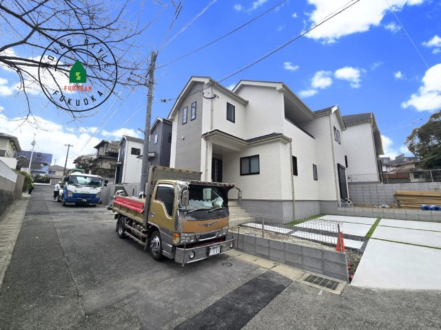 福岡市東区香住ケ丘5丁目第1-6棟（A号棟）の前面道路含む現地写真|見学の時間などお気軽にお問い合わせ下さい。