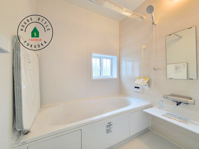 福岡市東区香住ケ丘5丁目第1-6棟（B号棟）の内観：施工例|1日の疲れを癒してくれる広々バスルーム。雨の日のお洗濯にも大活躍な浴室乾燥機付です！