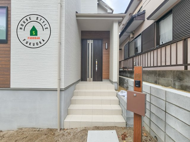 福岡市東区香住ケ丘5丁目第1-6棟（B号棟）の外観：施工例|おでかけの時も帰った時も、「我が家」を最初に感じでもらえる素敵な空間に。