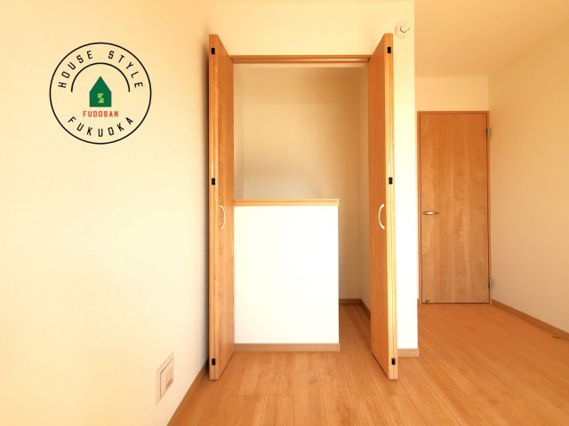 福岡市東区香住ケ丘5丁目第1-6棟（C号棟）の内観：施工例|洋服や大きな荷物が多い方や人数の多いご家族などは、一般的なクローゼットよりもウォークインクローゼットのほうが使い勝手が良いです。