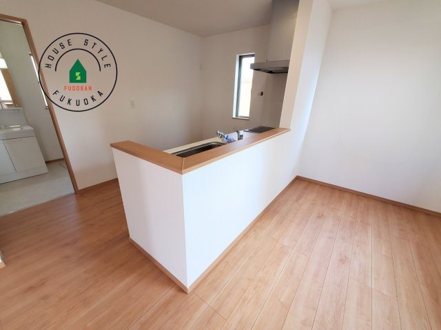 福岡市東区香住ケ丘5丁目第1-6棟（C号棟）の内観：施工例|キッチンから立ち込める香りが今日の料理を期待させます。