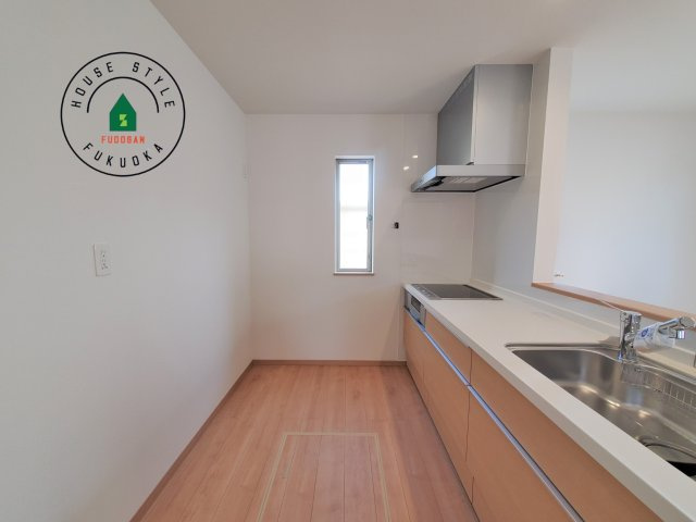 福岡市東区香住ケ丘5丁目第1-6棟（C号棟）の内観：施工例|ダイニングテーブルへの配膳がラクラク、お料理はかどるカウンター付きシステムキッチン！