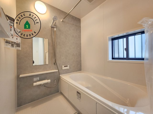 福岡市東区香住ケ丘5丁目第1-6棟（D号棟）の内観：施工例|1日の疲れを癒してくれる広々バスルーム。雨の日のお洗濯にも大活躍な浴室乾燥機付です！