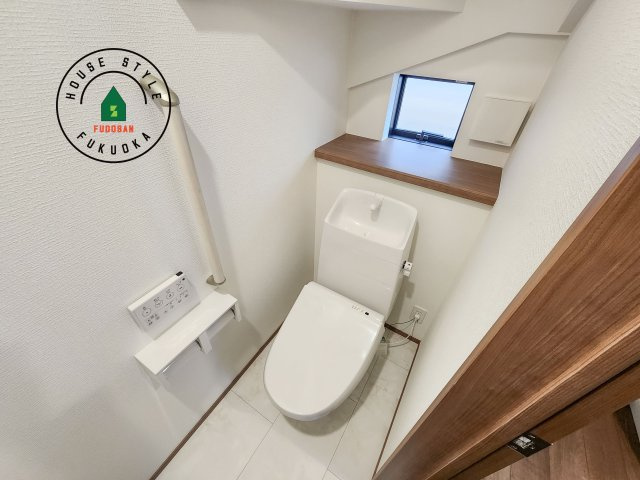 福岡市東区香住ケ丘5丁目第1-6棟（D号棟）の内観：施工例|温水洗浄便座を完備しております。2ヶ所にトイレがあるのは朝の慌ただしい時間も安心です。