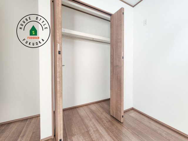 福岡市東区香住ケ丘5丁目第1-6棟（D号棟）の内観：施工例|洋服や大きな荷物が多い方や人数の多いご家族などは、一般的なクローゼットよりもウォークインクローゼットのほうが使い勝手が良いです。