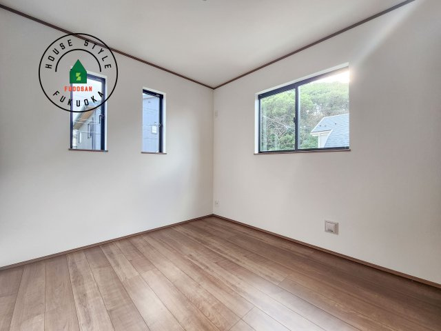 福岡市東区香住ケ丘5丁目第1-6棟（D号棟）の内観：施工例|柔らかい陽光が差し込む明るいお部屋を演出する設計。彩光の取れる窓が気持ちの良いお部屋を創り上げます。