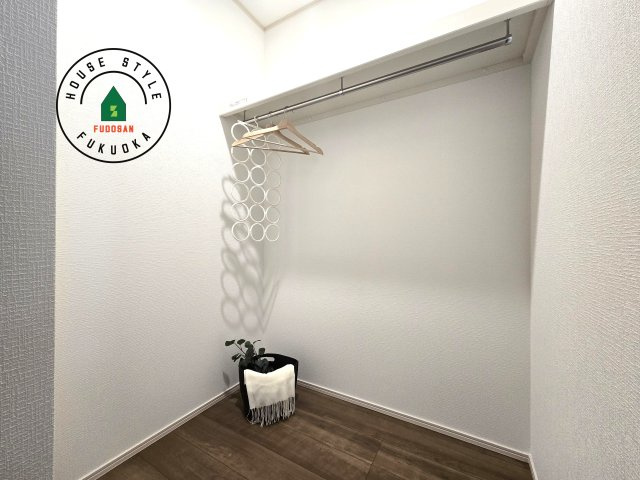 福岡市東区香住ケ丘5丁目第1-6棟（E号棟）の内観：施工例|洋服や大きな荷物が多い方や人数の多いご家族などは、一般的なクローゼットよりもウォークインクローゼットのほうが使い勝手が良いです。