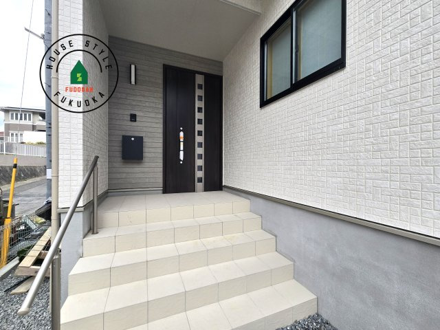 福岡市東区香住ケ丘5丁目第1-6棟（E号棟）の外観：施工例|おでかけの時も帰った時も、「我が家」を最初に感じでもらえる素敵な空間に。