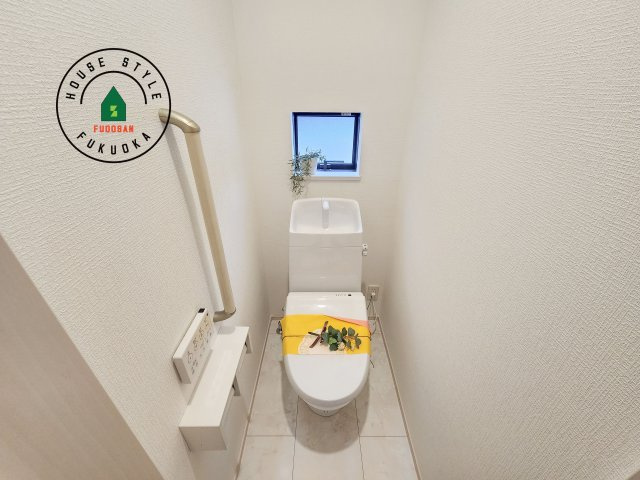 福岡市東区香住ケ丘5丁目第1-6棟（F号棟）の内観：施工例|温水洗浄便座を完備しております。2ヶ所にトイレがあるのは朝の慌ただしい時間も安心です。