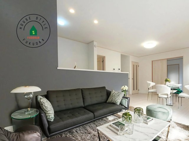 福岡市東区香住ケ丘5丁目第1-6棟（F号棟）の内観：施工例|明るく開放的なリビングダイニングは豊かな陽光が注ぎ込み、やすらぎの空間を演出してくれます。ご家族で楽しいひとときをお過ごし下さい。※家具はCGを合成したものです。