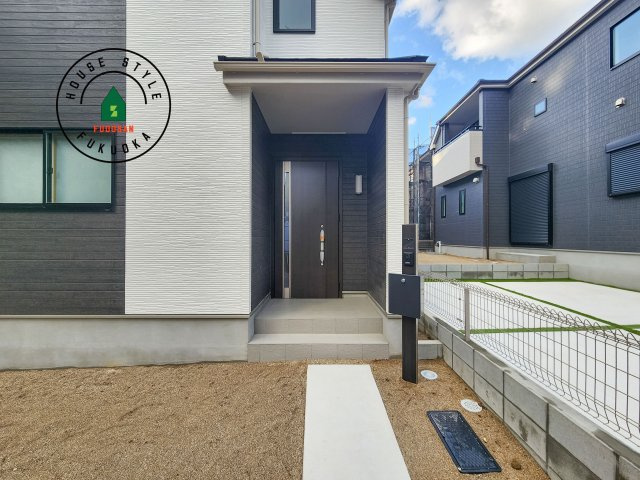 福岡市東区香住ケ丘5丁目第1-6棟（F号棟）の外観：施工例|おでかけの時も帰った時も、「我が家」を最初に感じでもらえる素敵な空間に。