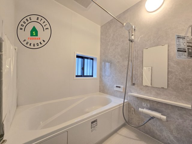福岡市南区井尻3丁目第1-2棟（A号棟）の浴室|1日の疲れを癒してくれる広々バスルーム。雨の日のお洗濯にも大活躍な浴室乾燥機付です！